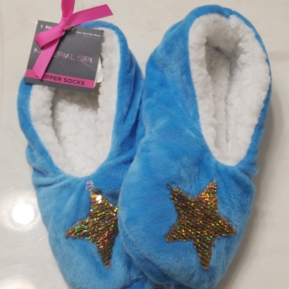 3/25 🦋Blue Slippers with Grippers